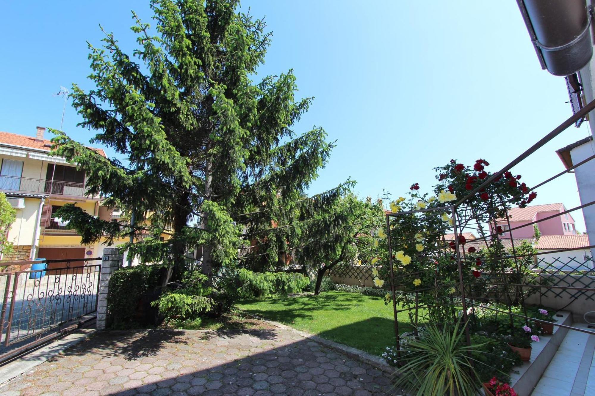 Guest House Aurora Ровинь Экстерьер фото