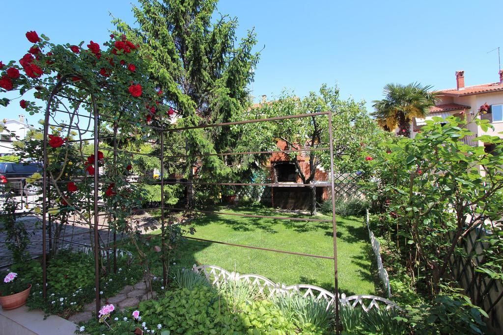 Guest House Aurora Ровинь Экстерьер фото
