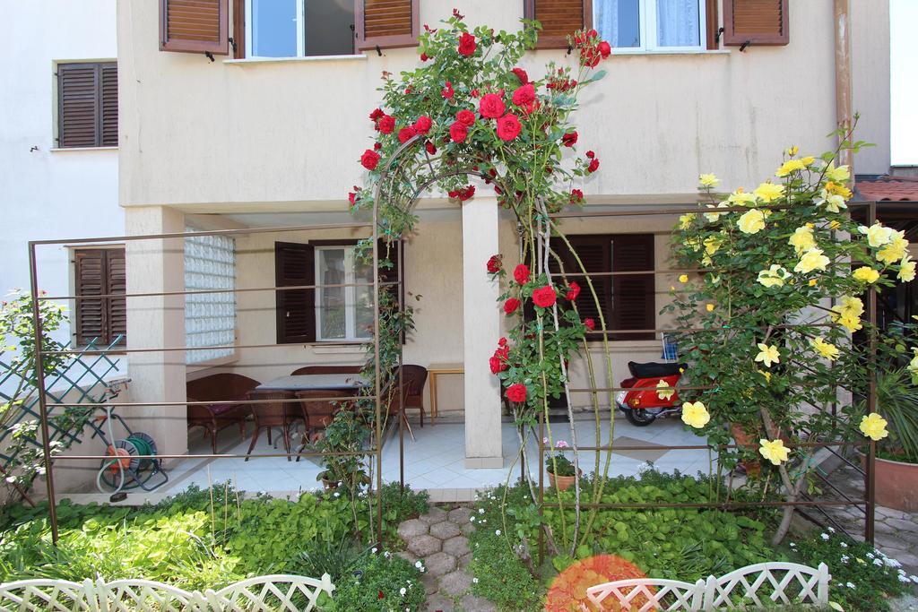 Guest House Aurora Ровинь Экстерьер фото