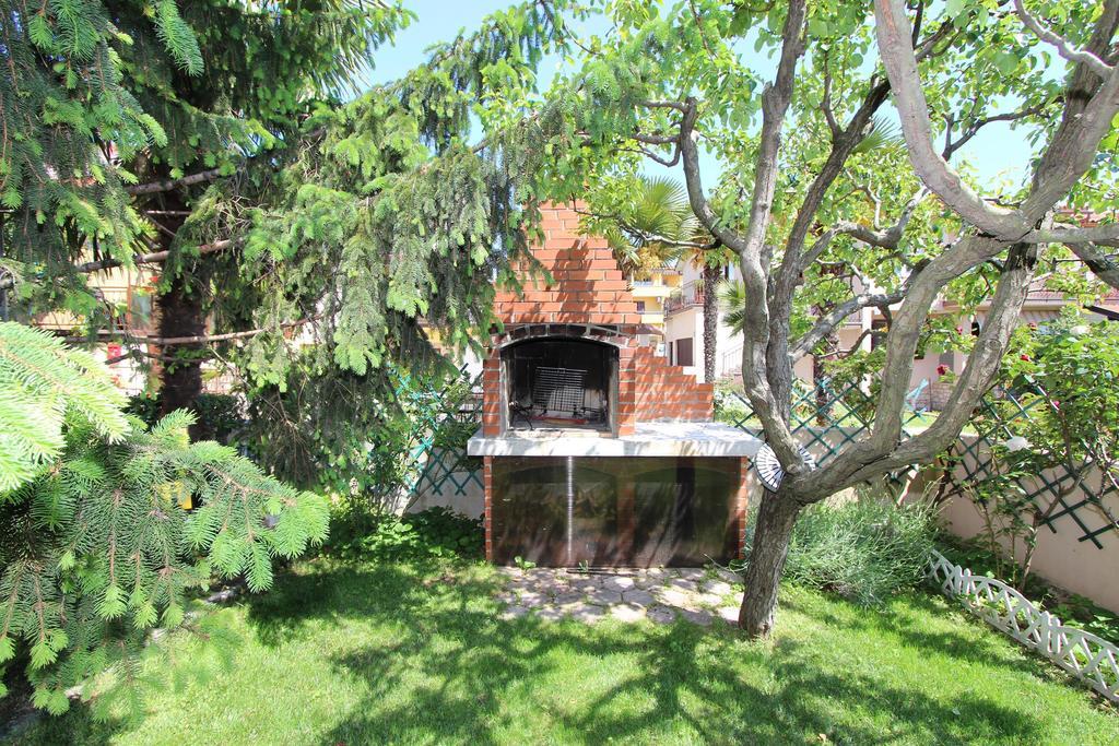 Guest House Aurora Ровинь Экстерьер фото