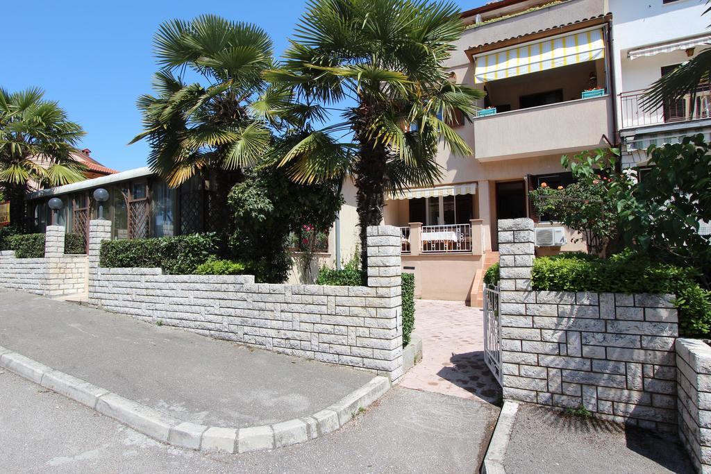Guest House Aurora Ровинь Экстерьер фото