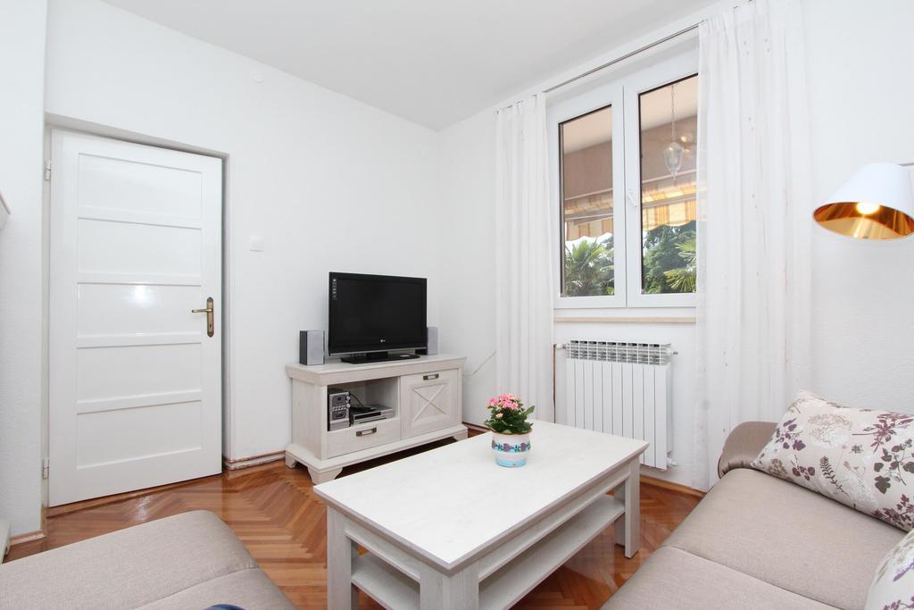 Guest House Aurora Ровинь Экстерьер фото