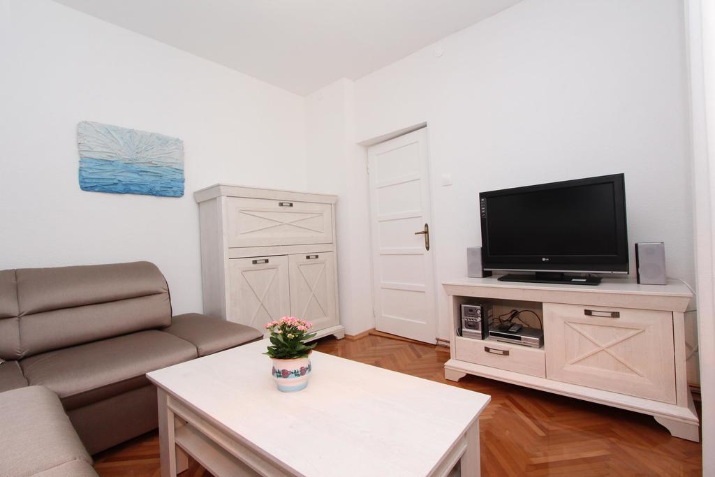 Guest House Aurora Ровинь Экстерьер фото