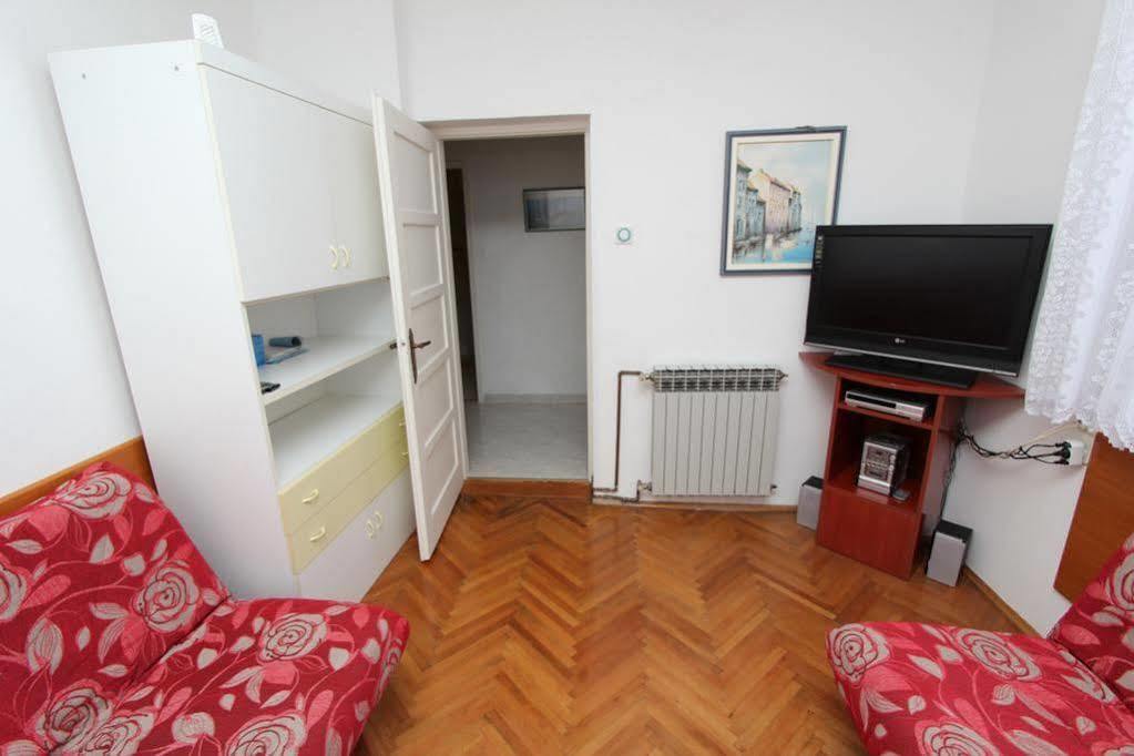 Guest House Aurora Ровинь Экстерьер фото