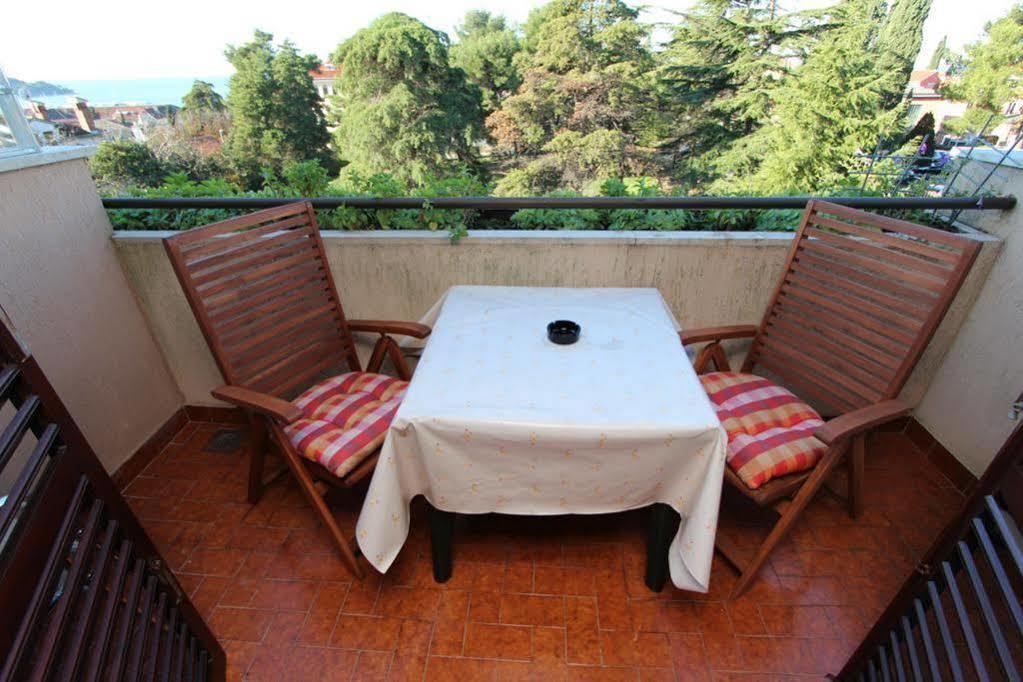 Guest House Aurora Ровинь Экстерьер фото