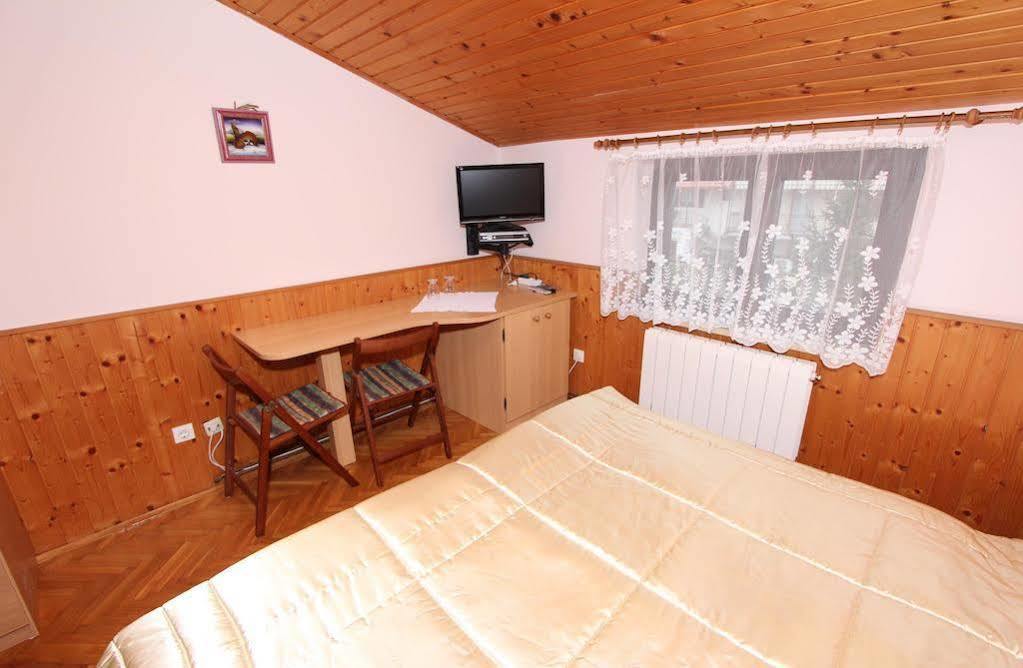 Guest House Aurora Ровинь Экстерьер фото