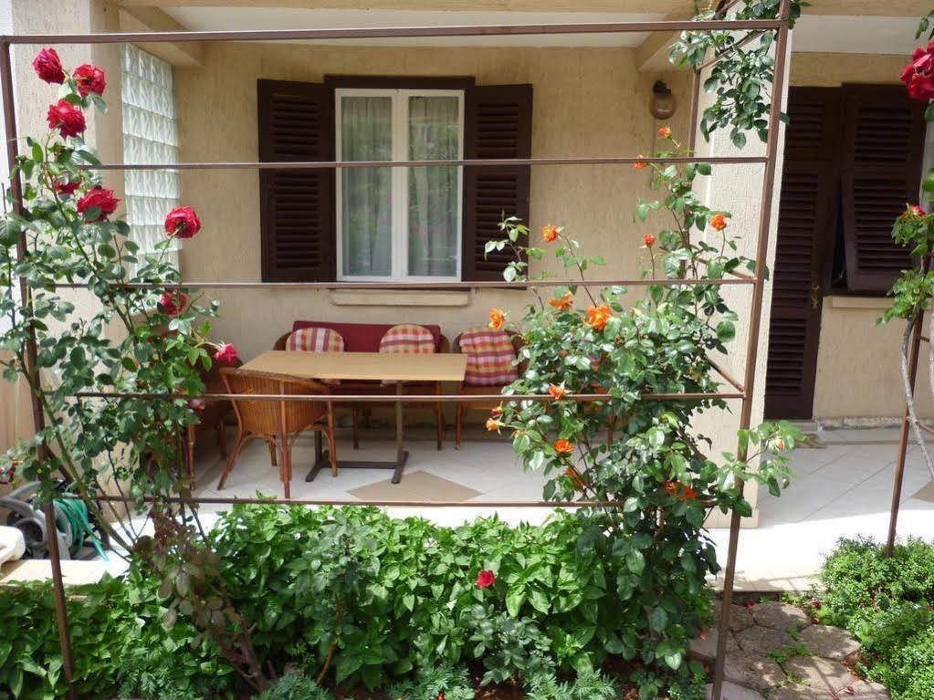Guest House Aurora Ровинь Экстерьер фото