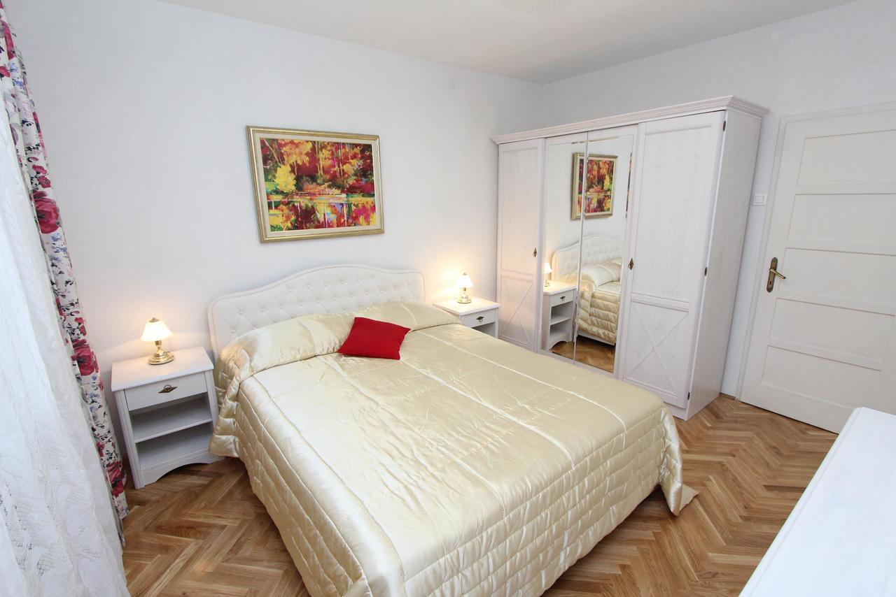 Guest House Aurora Ровинь Экстерьер фото