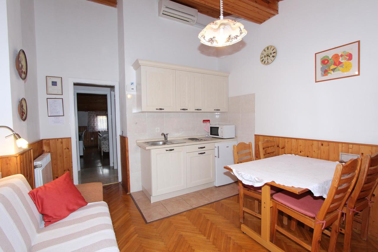 Guest House Aurora Ровинь Экстерьер фото