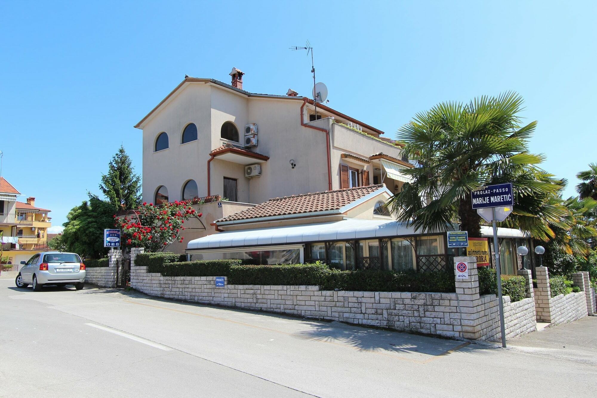 Guest House Aurora Ровинь Экстерьер фото